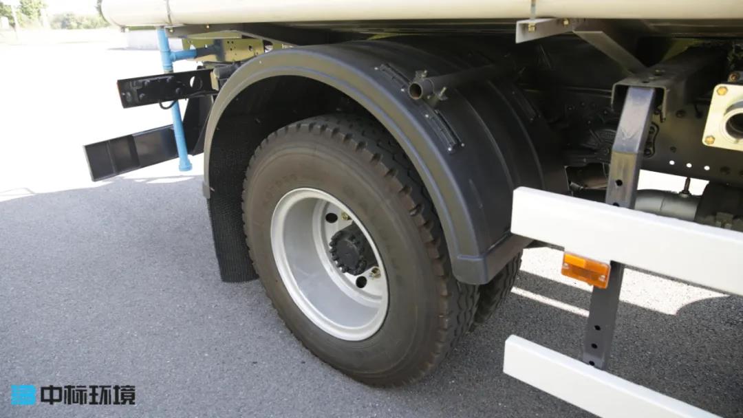 中標(biāo)環(huán)境灑水車輪胎