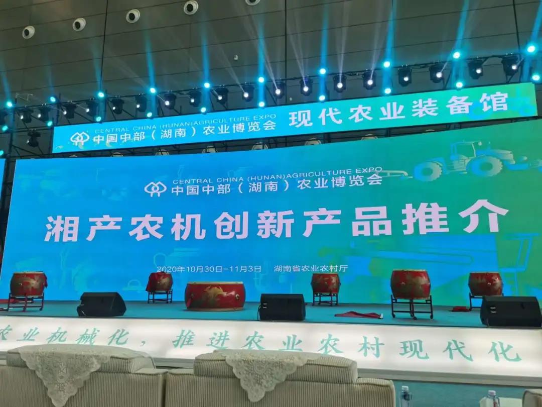 中標(biāo)環(huán)境攜智能吸糞車亮相第22屆中部農(nóng)博會(huì)